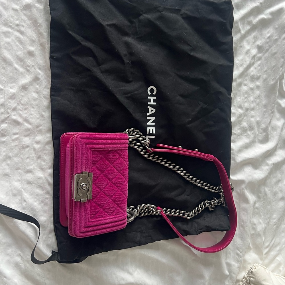 CHANEL Velvet Boy Bag - Picture 5 of 16